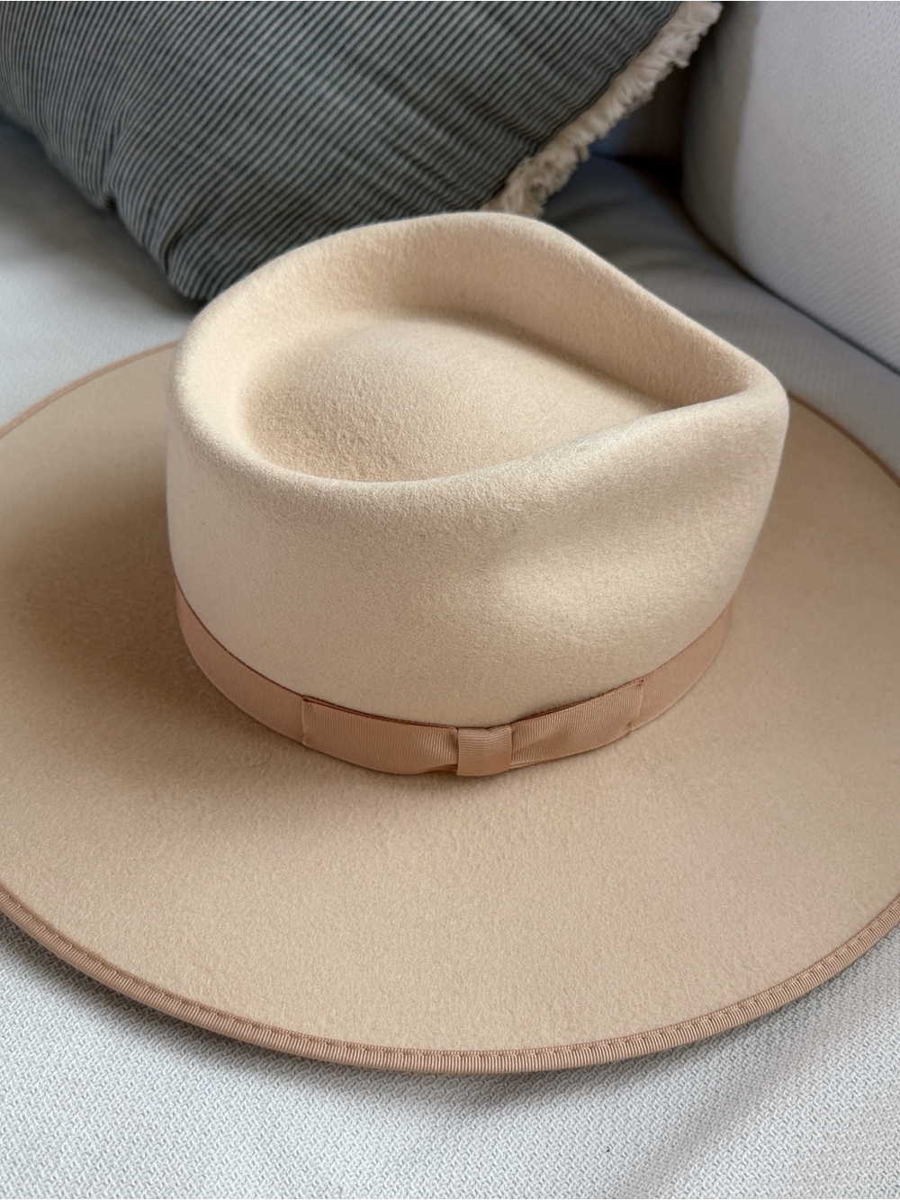Women’s Lack of Color Felt Hat in Beige